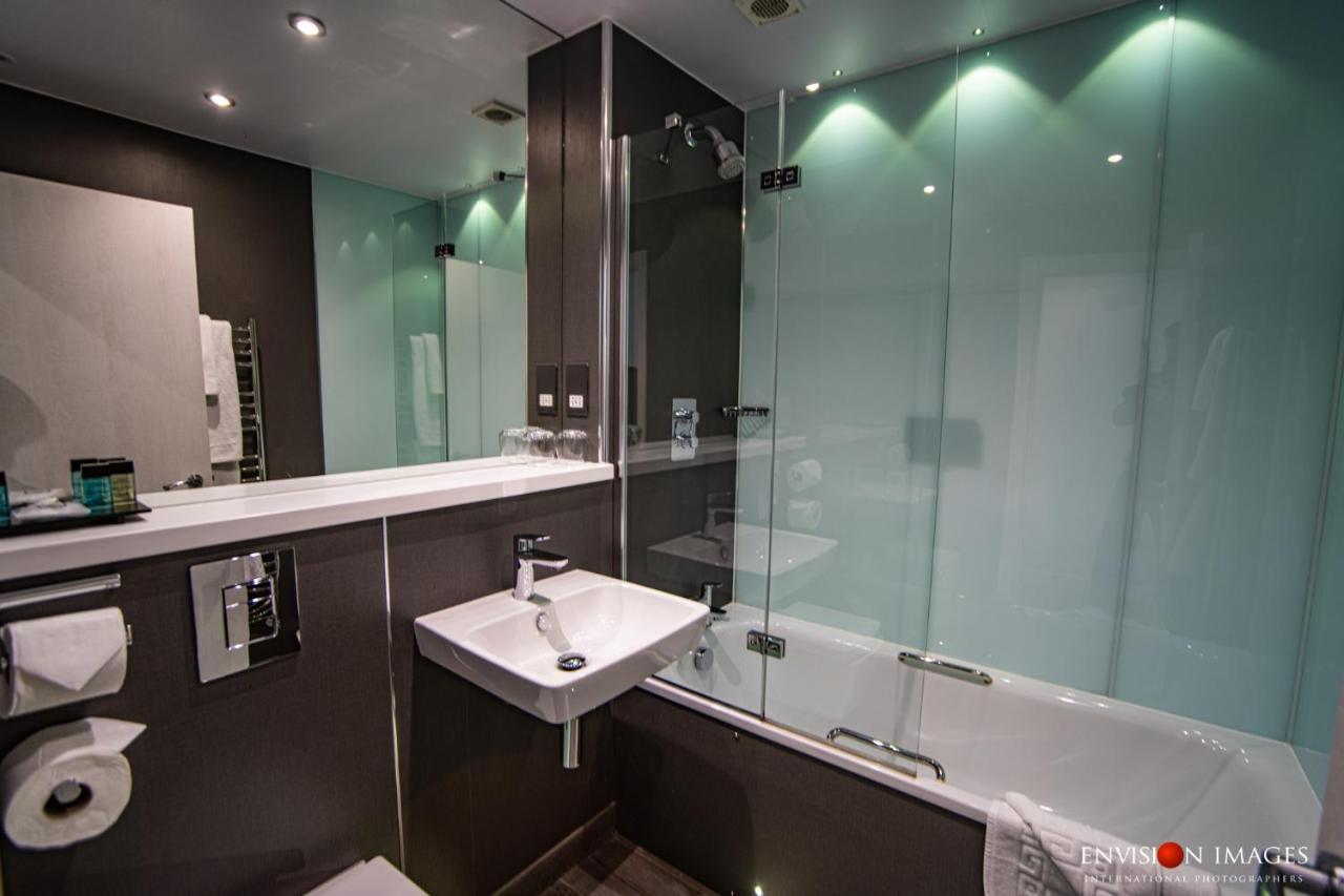 Red Hall Hotel Walmersley Екстер'єр фото