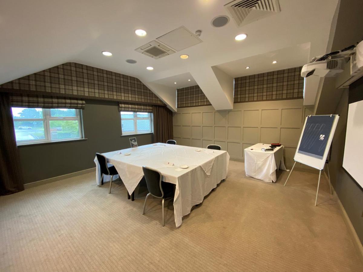 Red Hall Hotel Walmersley Екстер'єр фото