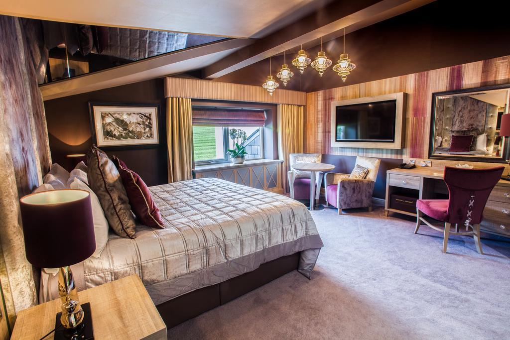 Red Hall Hotel Walmersley Екстер'єр фото
